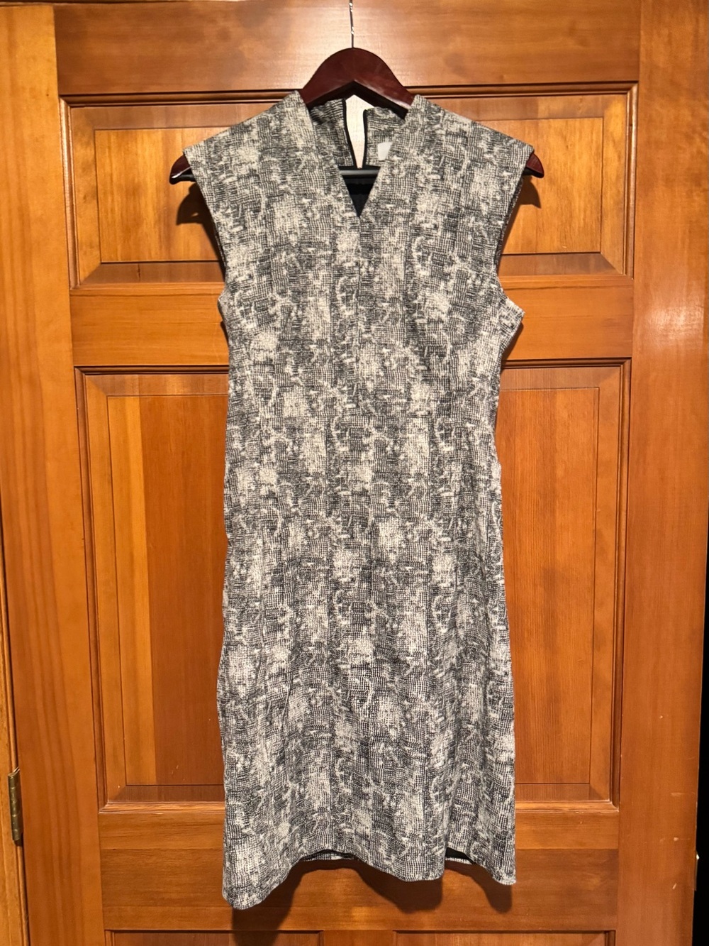 MM Lafleur Sleeveless Gray Textured Sheath Dress hit above knee
